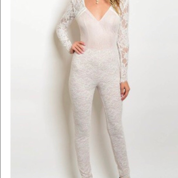 White with pink undertones - Picture 1 of 1